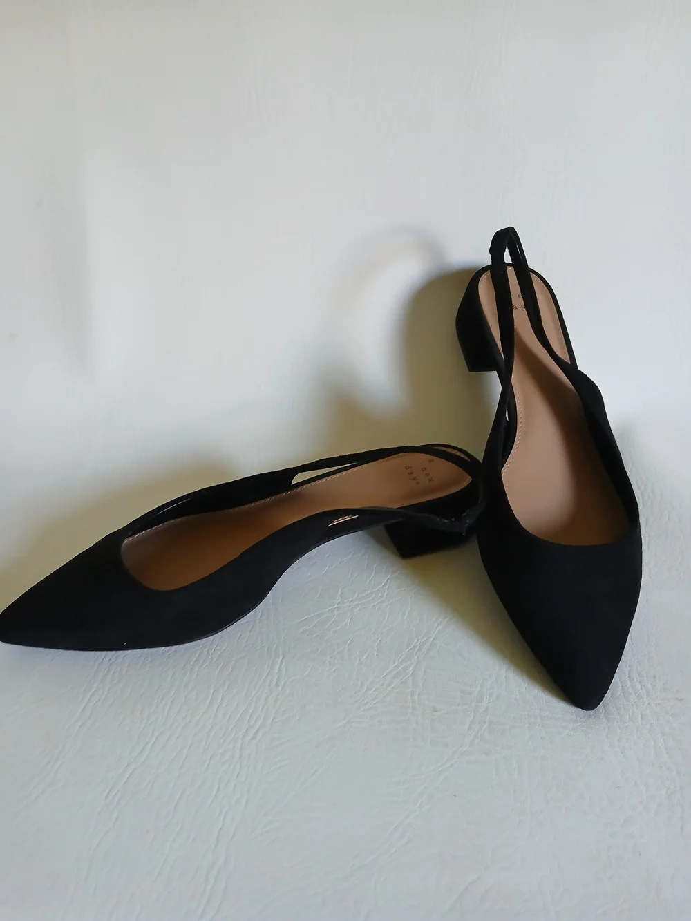 a new day Black Pointed Toe Faux Suede Slingback Flats Sz8.5M